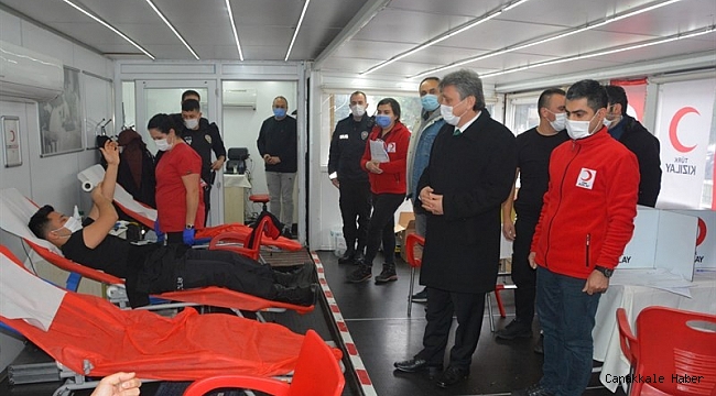 Polisten anlamlı bağış