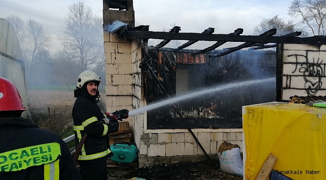 Prefabrik ev alev alev yandı