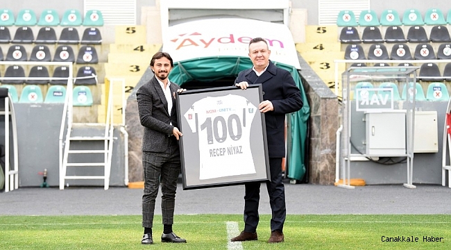 Recep Niyaz&#039;a 100. maç hediyesi