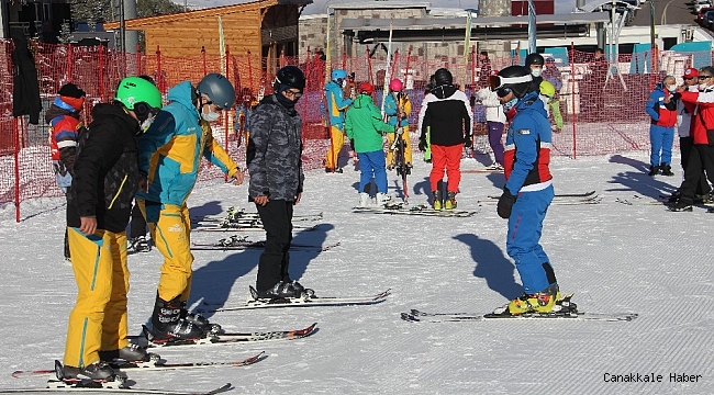 Sağlıkçılara motivasyon için kayak kursu düzenlendi