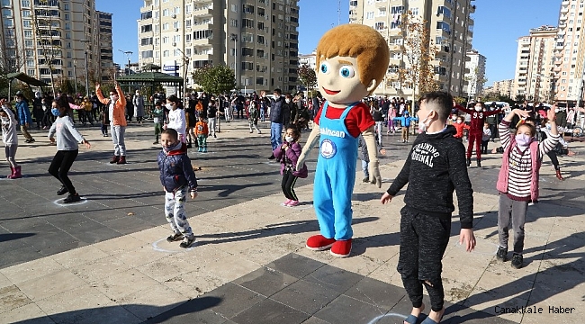 Şahincan çocuklar ve gençlere spor yaptırdı