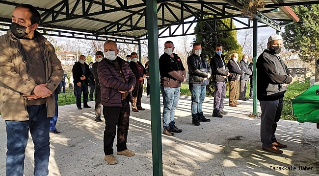 Sakarya&#039;da yanarak hayatını kaybeden baba ve 4 yaşındaki kızı son yolculuğuna uğurlandı