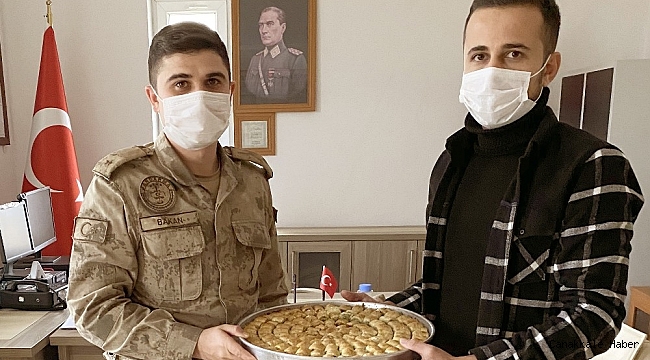 Salgın sürecinde kesintisiz görev yapan kurumlara baklava ikramı