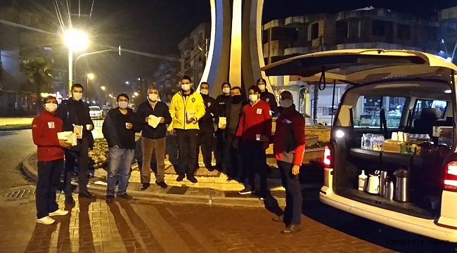 Salihli Kızılay, kısıtlamada görev başındakileri unutmadı