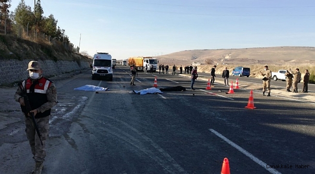 Şanlıurfa-Adıyaman karayolunda Remzi Kırsal Mahallesi'nde arazi yüzünden çıkan kavgada ilk belirlemelere göre 3 kişi ölürken, 5 kişi de yaralandı. Bölgeye çok sayıda jandarma ve sağlık ekipleri sevk edildi.