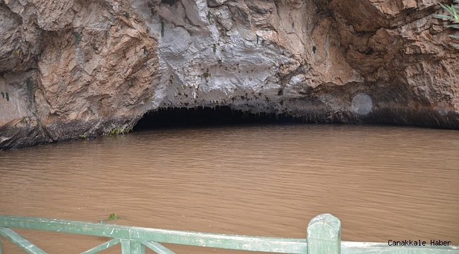 Sel suları dünyaca ünlü Altınbeşik Mağarasının girişini kapattı