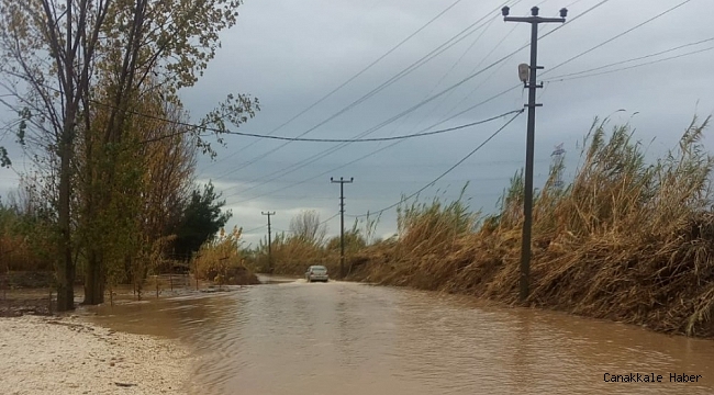 Serik&#039;te sağanak cadde ve sokakları göle çevirdi