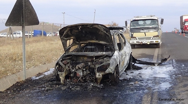 Seyir halindeki otomobil cayır cayır yandı