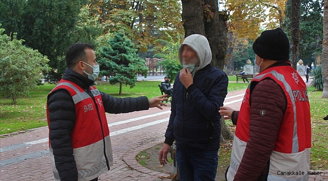 Sigara içerken ceza yedi, acısını habercilerden çıkarmaya çalıştı