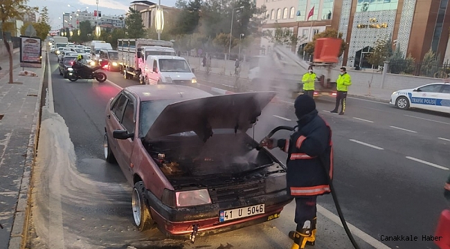 Siirt&#039;te seyir halindeki araç alev aldı