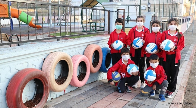 Siirtli çocuklar yeni voleybol sahalarına kavuştu