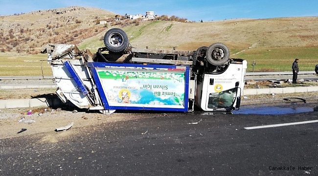 Silvan'da çöp toplama aracı devrildi: 3 yaralı