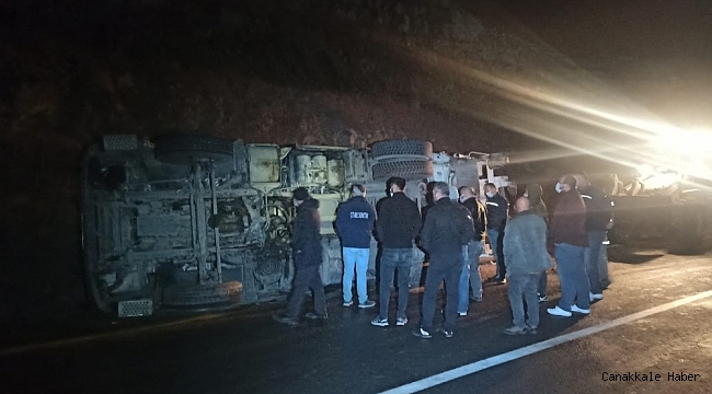 Sincan'da 2 çöp kamyonu kafa kafaya çarpıştı: 2 yaralı