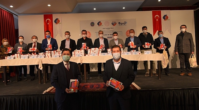 Sındırgı'da imkanı olmayan 150 öğrenciye tablet