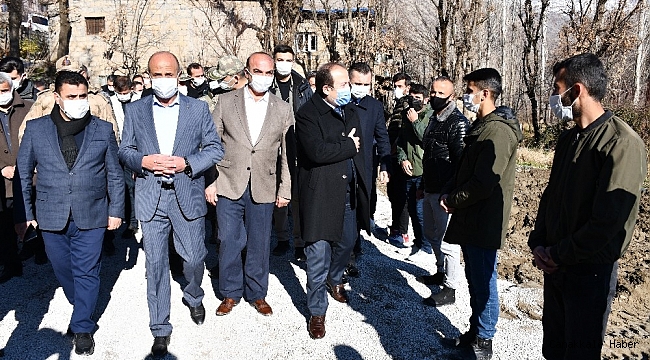 Şırnak Valisi Pehlivan Uludere&#039;deki seralarda incelemelerde bulundu