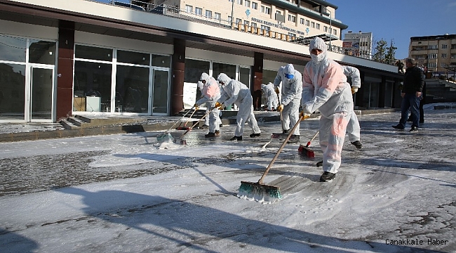 Şırnak'ta cadde ve sokaklar korona virüse karşı köpükle yıkandı