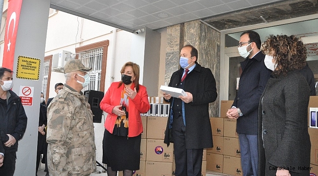 Şırnak&#039;ta ihtiyaç sahibi 2 bin 600 öğrenciye tablet dağıtımı başladı