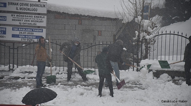 Şırnak&#039;ta karla mücadele çalışmaları sürüyor