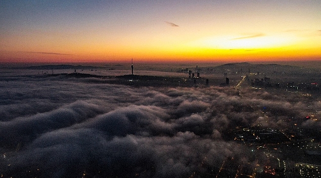 Sise bürünen İstanbul&#039;da gündoğumu