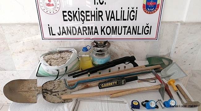 Sit alanında define ararken suçüstü yakalandılar