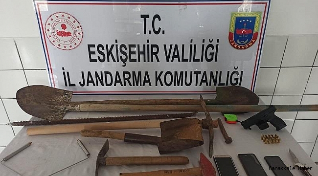 Sit alanında kaçak kazı yaparken yakalandılar