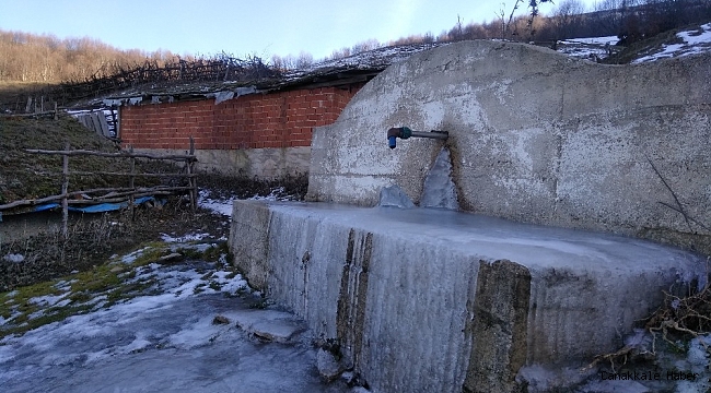 Soğuk hava çeşmeleri ve yalakları dondurdu