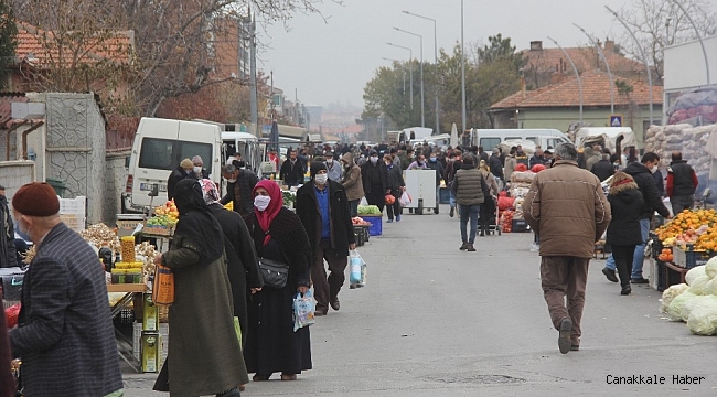Sokağa çıkma kısıtlaması nedeniyle Cumartesi pazarı Cuma günü kuruldu