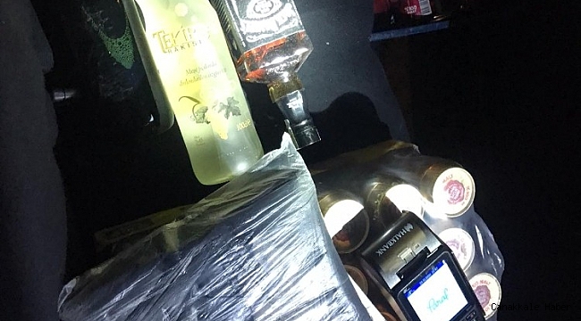 Sokağa çıkma kısıtlamasında araçla içki satarken yakalandılar