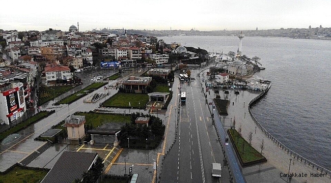 Sokağa çıkma kısıtlamasında boş kalan Kadıköy ve Üsküdar Meydanı havadan görüntülendi