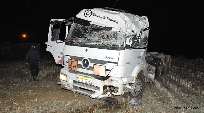 Sokağa çıkma kısıtlamasında çaldığı kamyonla kaza yaptı
