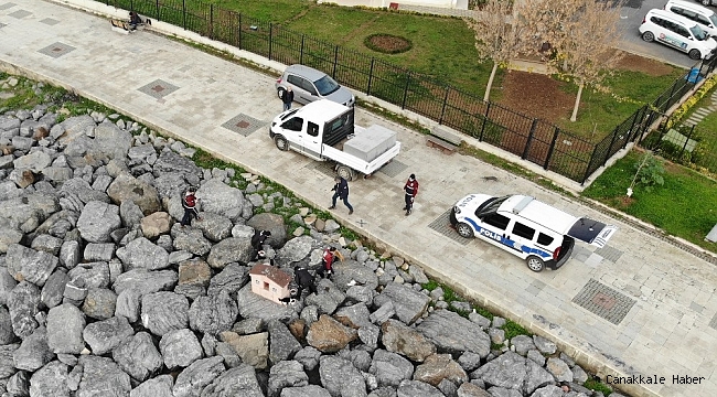 Sokağa çıkma kısıtlamasında polis ve belediye ekiplerinden iyilik operasyonu