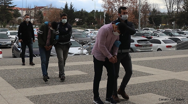 Soydukları işyerini ikinci kez soymaya hazırlanan 2 şüpheli yakayı ele verdi