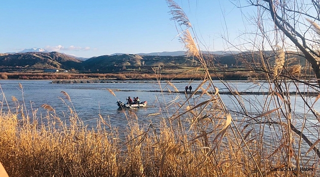Su yükseldi 6 kişi adacıkta mahsur kaldı, ekipler kurtardı
