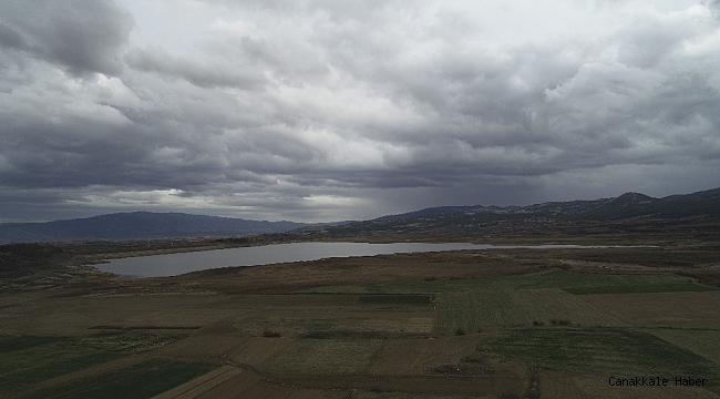 Suları çekilen baraj gölü tarım alanına döndü