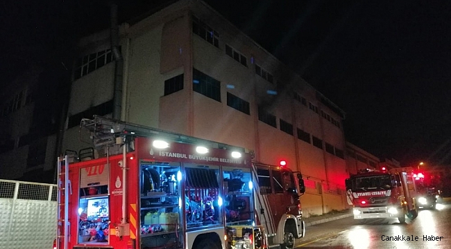 Sultanbeyli'de 3 katlı fabrikada gece yarısı korkutan yangın
