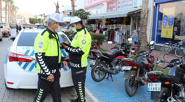 Şüphe üzerine incelenen motosikletin plakası sahte çıktı