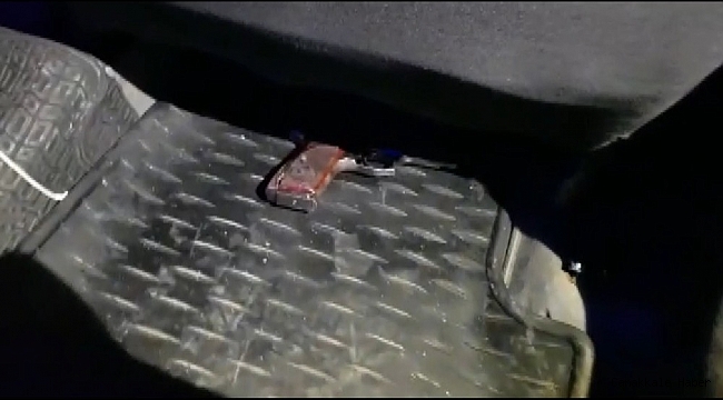 Taksiyle geldi çevirmeye takılınca silahı koltuk altına bıraktı