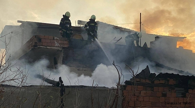 Tek katlı ev alevlere teslim oldu