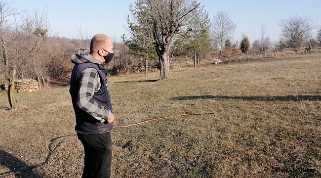 Telekomünikasyon firmasının açıkta bıraktığı kablolar hırsızlara davetiye çıkartıyor