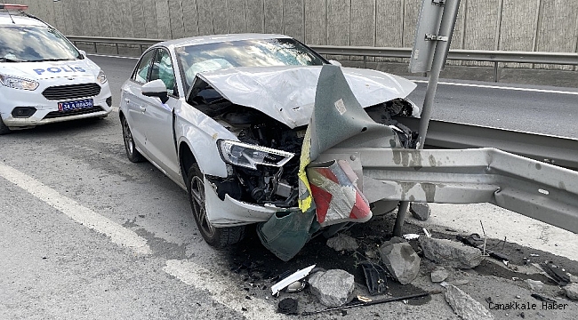 TEM Otoyolu&#039;nda otomobil bariyerlere ok gibi saplandı