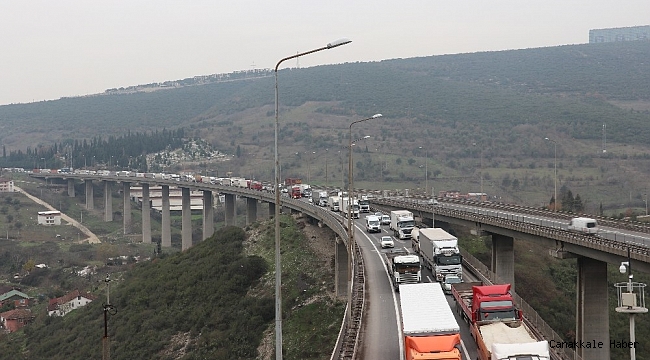 TEM&#039;de 7 araç birbirine girdi, kilometrelerce uzunlukta kuyruk oluştu