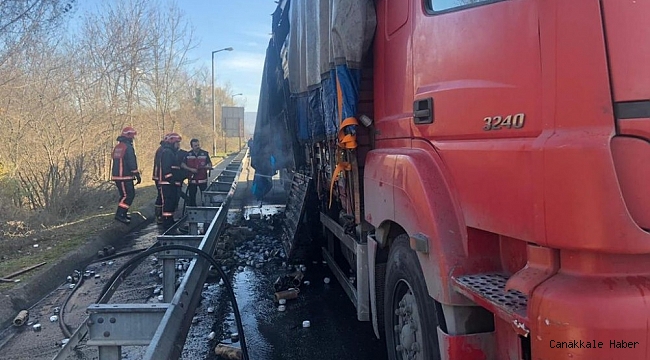 TEM'de lastiği patlayan tırın dorsesi alev aldı