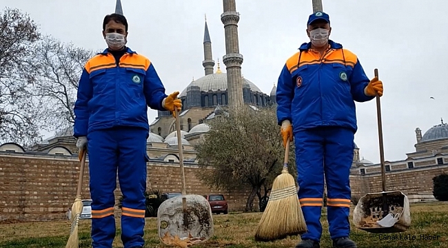 Temizlik işçileri kullanılan maskelerin sokağa atılmasından dertli