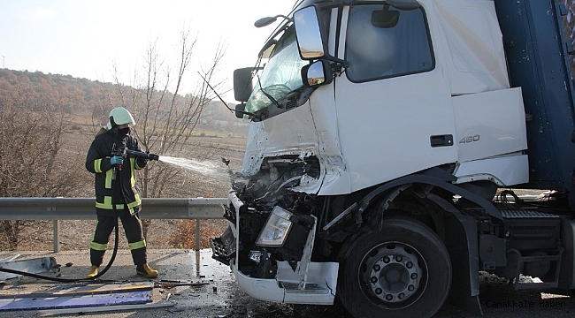 Tır, aynı yönde seyreden başka bir tıra arkadan çarptı: 1 yaralı