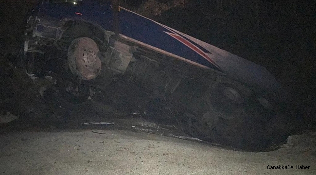 Tır şarampole devrildi: 1 yaralı