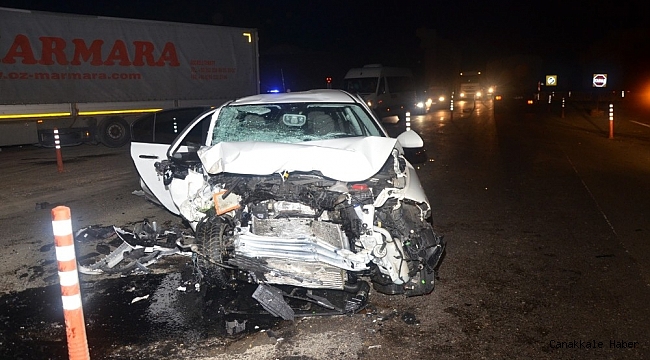 Tıra çarpan otomobil paramparça oldu, sürücüsü hayatını kaybetti