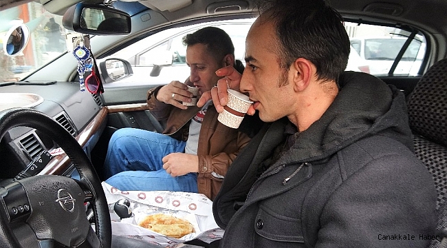 Tokat yağlısını soğutmamak için araçta kahvaltı yaptılar