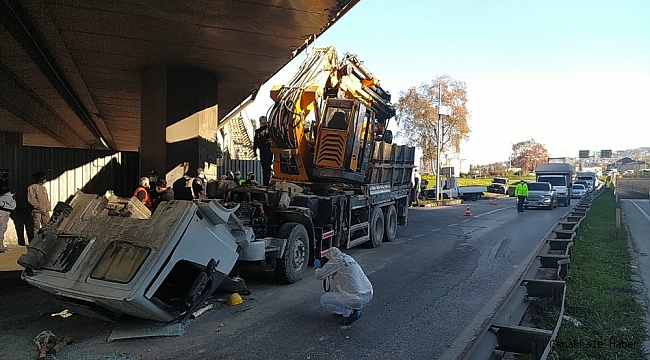 Trabzon'da vinç viyadüğe takıldı: 1 yaralı