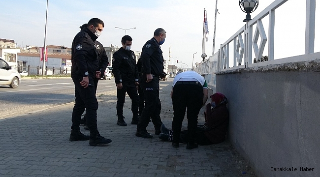 Trafiği tehlikeye düşüren kadın, polise zor anlar yaşattı