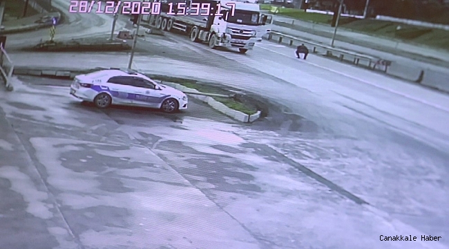 Trafik ışıklarında duran tıra arkadan gelen tır böyle çarptı: 1 yaralı